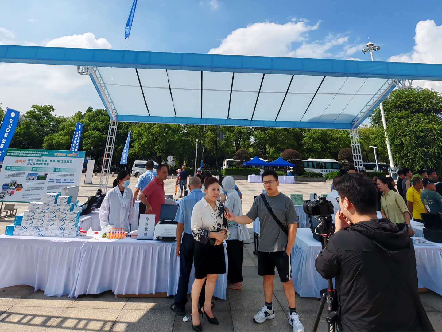 1754046917961115.jpg 25农业部食安活动日_我司在接受江西省电视台采访.jpg